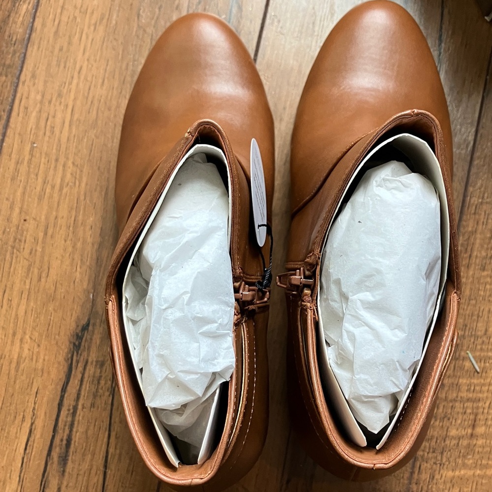 Gianni Bernini Memory Foam Avalons – Chestnut – Women’s 9.5 M (New in Box) - Picture 6 of 8
